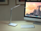 Lampe de bureau avec chargement compatible Qi et luminosité/couleurs réglables