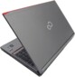 Le design chic du LifeBook E754 Fujitsu avec son liseré rouge discret.