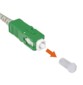 Retirez le bouchon du connecteur vert sur votre câble de fibre optique.