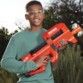 Enfant avec fusil Nerf Fortnite Compact SMG
