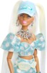 Poupée unique Barbie avec une tenue bleu clair