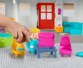2 figurines Little People dans la maison interactive