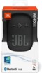 Enceinte bluetooth JBL noire Wind 3S dans son emballage cartonné blanc noir et rouge indiquant les différentes fonctions de l'appareil et laissant entrevoir la partie supérieure de l'enceinte