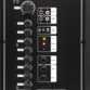 Panneau de commande et de branchement avec boutons de réglage rotatifs des différents paramètres du son avec voyants de contrôle et connecteurs pour raccordement de périphériques audio