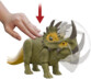 Illustration des différentes positions que peut prendre la tête du sinocératops en appuyant d'une main sur le dos du dinosaure