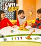 Trois enfants joyeux entrain de jouer au jeu de société Gaffe à la girafe