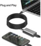 Mise en situation de la fonction Plug & Play du câble d'extension USB-C branché à un ordinateur portable allumé et à un smartphone allumé également