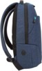 Vue de face du côté droit du sac à dos pour ordinateur portable coloris bleu marine et noir avec fermeture à glissière sur le compartiment principal et la poche avant et sangles réglables