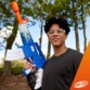 Garcon avec blaster à fléchettes en mousse Fortnite Blue Shock