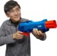 Enfant avec blaster à pompe Nerf Big Cat DB-2