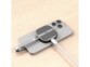Boîtier de protection compact et léger pour disque dur aimanté au dos d'un iPhone et branché par câble USB-C au port USB-C du téléphone et à un second câble USB-C blanc
