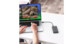 Mise en situation d'un boîtier SSD LMP branché par câble USB-C à port d'un MacBool sur lequel une personne retouche des photos