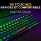 Plan rapproché sur les 68 touches à membranes silencieuses du clavier AZERTY gaming rétroéclairé