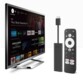 Télévision connectée allumée avec clé TV HDMI et télécommande
