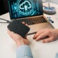 Mise en situation du téléchargement de fichiers sur le disque dur externe SSD Verbatim à partir d'un PC portable