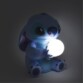 Lampe d'ambiance Stitch aux oreilles rabattues avec ampoule allumée dans le noir