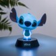 Veilleuse LED Stitch éclairée en bleu dans une ambiance tamisée