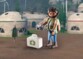 Playmobil figurine D'Angelo avec  mallette, stéthoscope et sac à dos