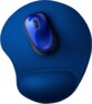 Souris sans fil estampée trust coloris noir et bleu posé sur tapis de souris antidérapant avec repose-poignet en gel coloris bleu de la même marque