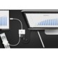 Hub multiports Goobay raccordé à un portable et une tablette sur un bureau sombre