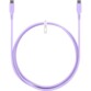 Câble USB-C vers USB-C lilas enroulé et maintenu par une attache blanche translucide