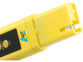 Zoom sur l'embout de mesure du pH-mètre numérique jaune AGT format marqueur avec capteurs et boutons de commandes apparents