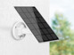 Panneau solaire 3 W pour caméra Micro-USB de la marque Revolt fixé à un mur extérieur d'une habitation en extérieur
