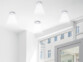 4 cadres blancs encastrés dans un plafond avec dans chacun un spot LED GU10 allumé installé dans une pièce peinte en blanc devant des fenêtres