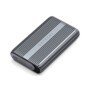 SSD externe Satechi gris métallisé, design compact aux bords arrondis avec rainures longitudinales sur le dessus