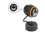 Connecteur RJ45 femelle DeLock noir avec joint orange, bouchon relié par lanière et vue rapprochée