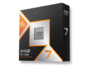 Unité de traitement AMD Ryzen 7 9800X3D, vue du packaging boîte noire avec badge 3D V-Cache