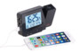 Réveil à projection DAC-700.beam en train de charger un smartphone