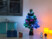 Jolie décoration de Noël illuminé sur une table de salon 