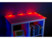 Mise en situation de l'éclairage d'une table/étagère de bureau en LED rouge, avec 6 pinces LED RVB fixées sur 2 côtés du meuble, 3 sur chacun des 2 côtés, avec éclairage ambiant éteint