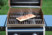 plaque pour barbecue avec planche de bois de cedre pour fumer viande poisson legumes au barbecue rosenstein