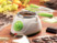 Appareil pour fondue au chocolat avec régulateur de température posée sur une table autour de différentes ingrédients sucrés