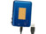 Lecteur K7 bleu métallique rectangulaire avec câble Micro-USB vers USB noir branché
