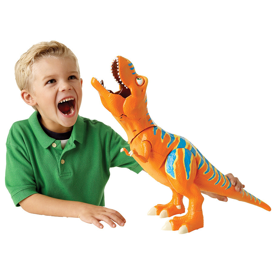 Динозавры играют дети. Поезд динозавров интерактивные игрушки.