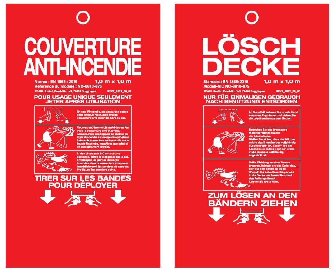 BOUGEOIR EN FONTE de fer a patine dorée, à decor de 3 putties a sa base